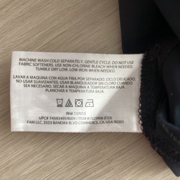 Banana Republic Men’s navy blue parachute pants. Pre-owned. Like new. Size XL - Picture 5 of 13